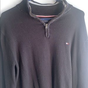 black tommy H I L F I G E R. crewneck